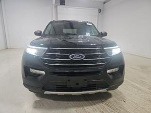 Used 2022 Ford Explorer XLT w/ Equipment Group 202A AWD/4WD image 2