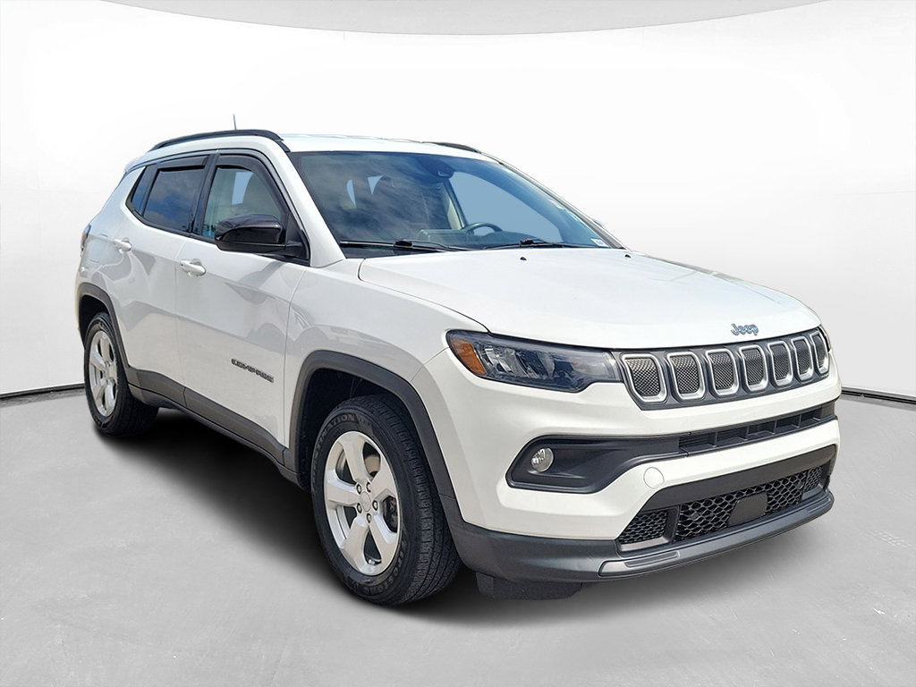 Used 2022 Jeep Compass Latitude FWD image 3