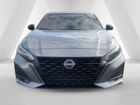Used 2023 Nissan Altima 2.0 SR FWD image 2