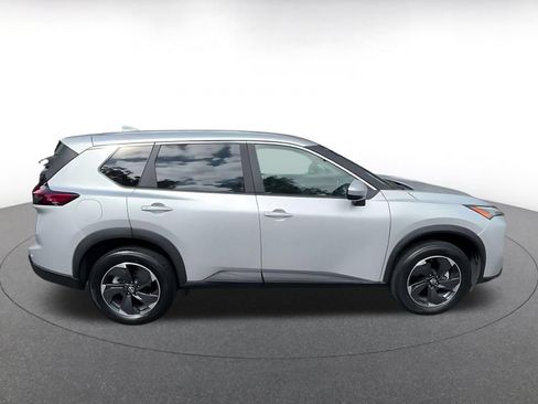 Used 2025 Nissan Rogue SV AWD/4WD image 13