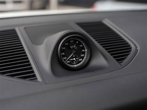 Used 2025 Porsche Macan image 24