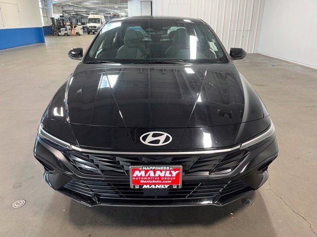 Used 2025 Hyundai Elantra Limited FWD image 8