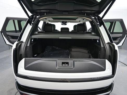 New 2025 Land Rover Range Rover SE image 15