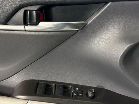 Used 2023 Toyota Camry SE image 12