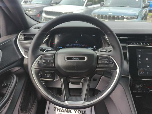 Used 2023 Jeep Grand Cherokee Altitude AWD/4WD image 16