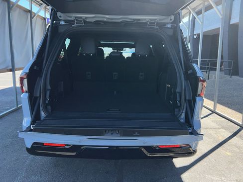 New 2025 Lincoln Navigator L Reserve w/ Jet Appearance Package image 19