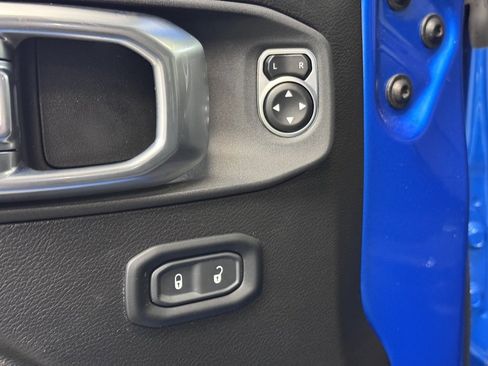 Used 2024 Jeep Gladiator Sport image 10