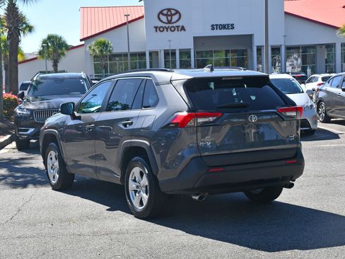 Used 2021 Toyota RAV4 XLE image 3