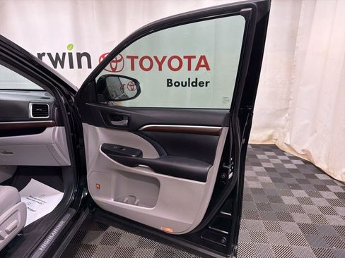 Used 2016 Toyota Highlander Limited w/ Driver Technology Package image 10