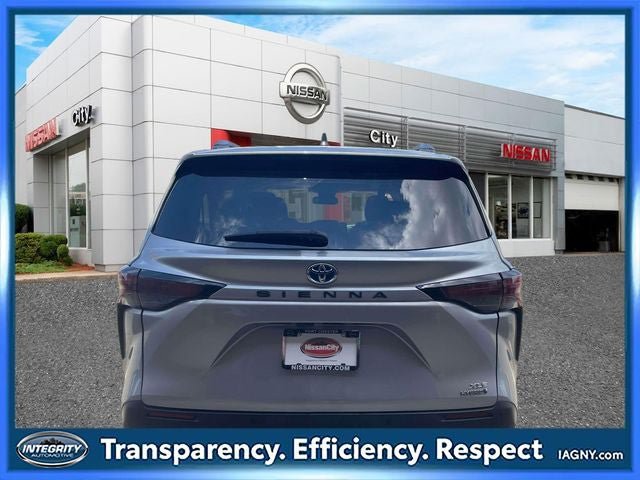 Used 2024 Toyota Sienna XLE FWD image 7