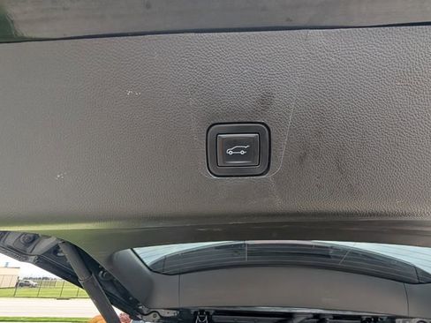 Used 2021 Chevrolet Traverse LT FWD image 11