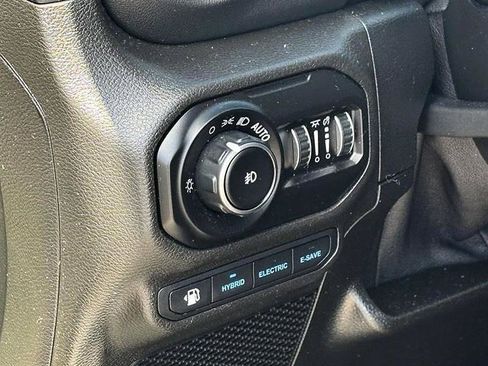 Used 2021 Jeep Wrangler Unlimited Sahara AWD/4WD image 15