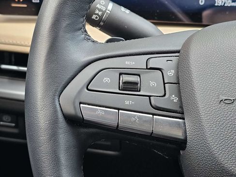 Used 2025 Cadillac XT4 Premium Luxury FWD image 26