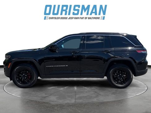 Used 2024 Jeep Grand Cherokee Laredo X w/ Luxury Tech Group I AWD/4WD image 3