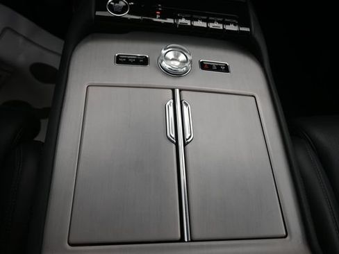 Certified 2025 Lincoln Navigator L Reserve AWD/4WD image 19