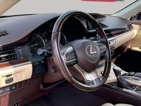 Used 2016 Lexus ES 350 w/ Ultra Luxury Package FWD image 15