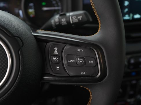Used 2024 Jeep Wrangler Unlimited AWD/4WD image 27