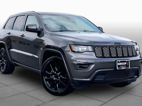 Used 2019 Jeep Grand Cherokee Altitude RWD image 3