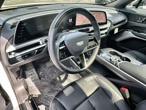 Used 2024 Cadillac Lyriq Luxury image 10