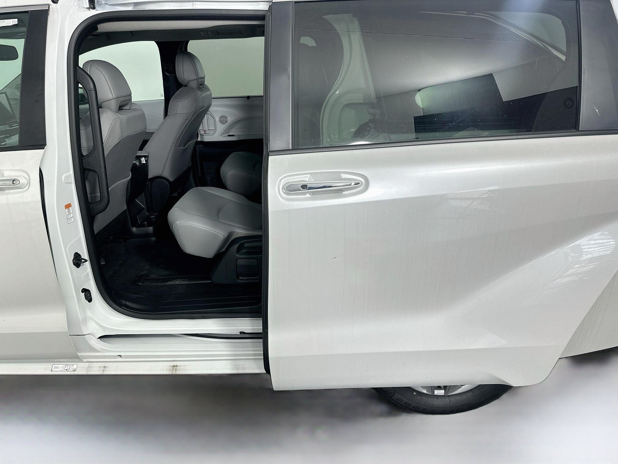 Used 2026 Toyota Sienna XLE FWD image 28