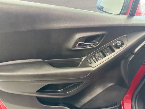 Used 2016 Chevrolet Trax LT w/ LT Convenience Package AWD/4WD image 19