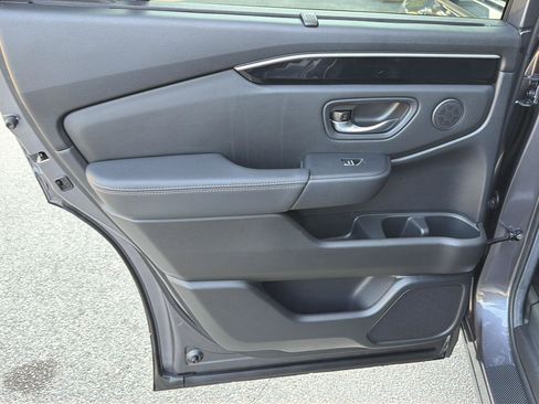 Used 2025 Honda Pilot EX-L image 17