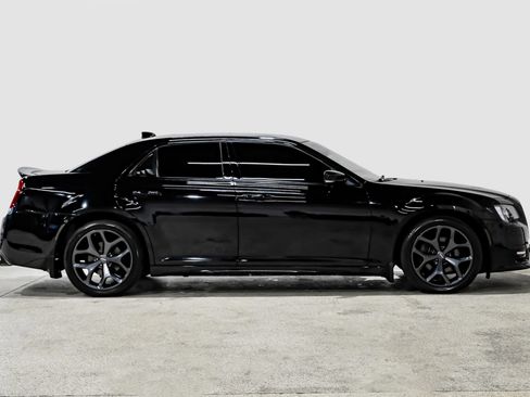 Used 2021 Chrysler 300 S w/ S Model Appearance Package RWD image 5