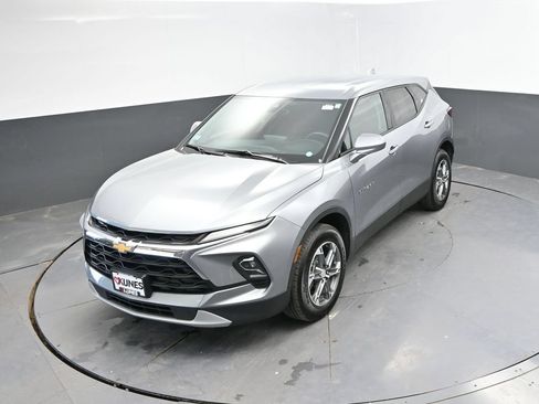 Used 2025 Chevrolet Blazer LT FWD image 23