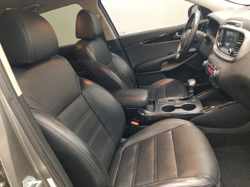 Used 2019 Kia Sorento EX image 21