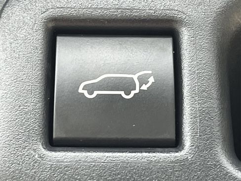 Used 2024 Toyota Highlander LE image 29