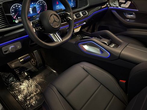 New 2026 Mercedes-Benz GLS 450 4MATIC image 9