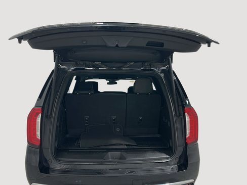 Used 2023 GMC Yukon SLT w/ SLT Luxury Package image 25