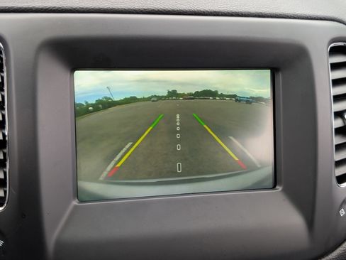 Used 2020 Jeep Compass Latitude w/ Popular Equipment Group FWD image 27