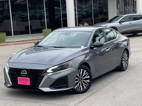 Used 2024 Nissan Altima 2.5 SV image 9