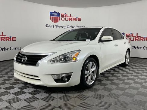 Used 2014 Nissan Altima 2.5 SV w/ Convenience Package FWD image 7