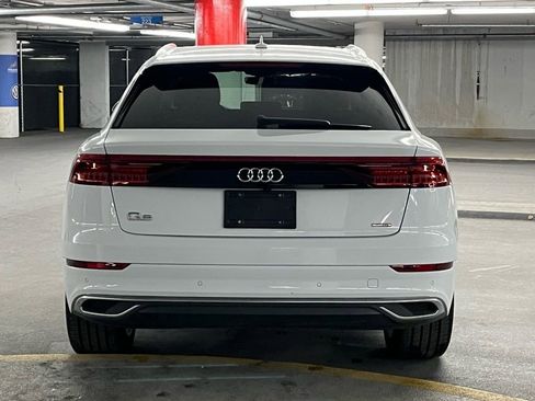 Used 2023 Audi Q8 Premium image 32