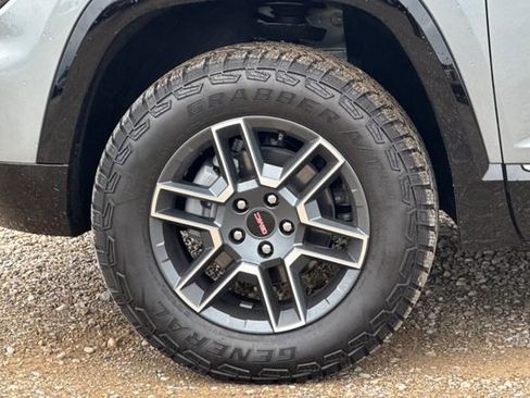 New 2026 GMC Terrain AT4 AWD/4WD image 32