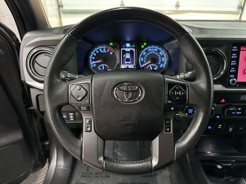 Used 2021 Toyota Tacoma TRD Off-Road w/ Technology Package AWD/4WD image 17