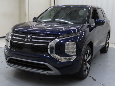 Used 2025 Mitsubishi Outlander SE FWD image 8