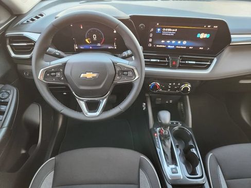 Used 2026 Chevrolet TrailBlazer LT w/ LT Cold Weather Package FWD image 27