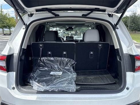 New 2025 Honda Pilot Touring image 13