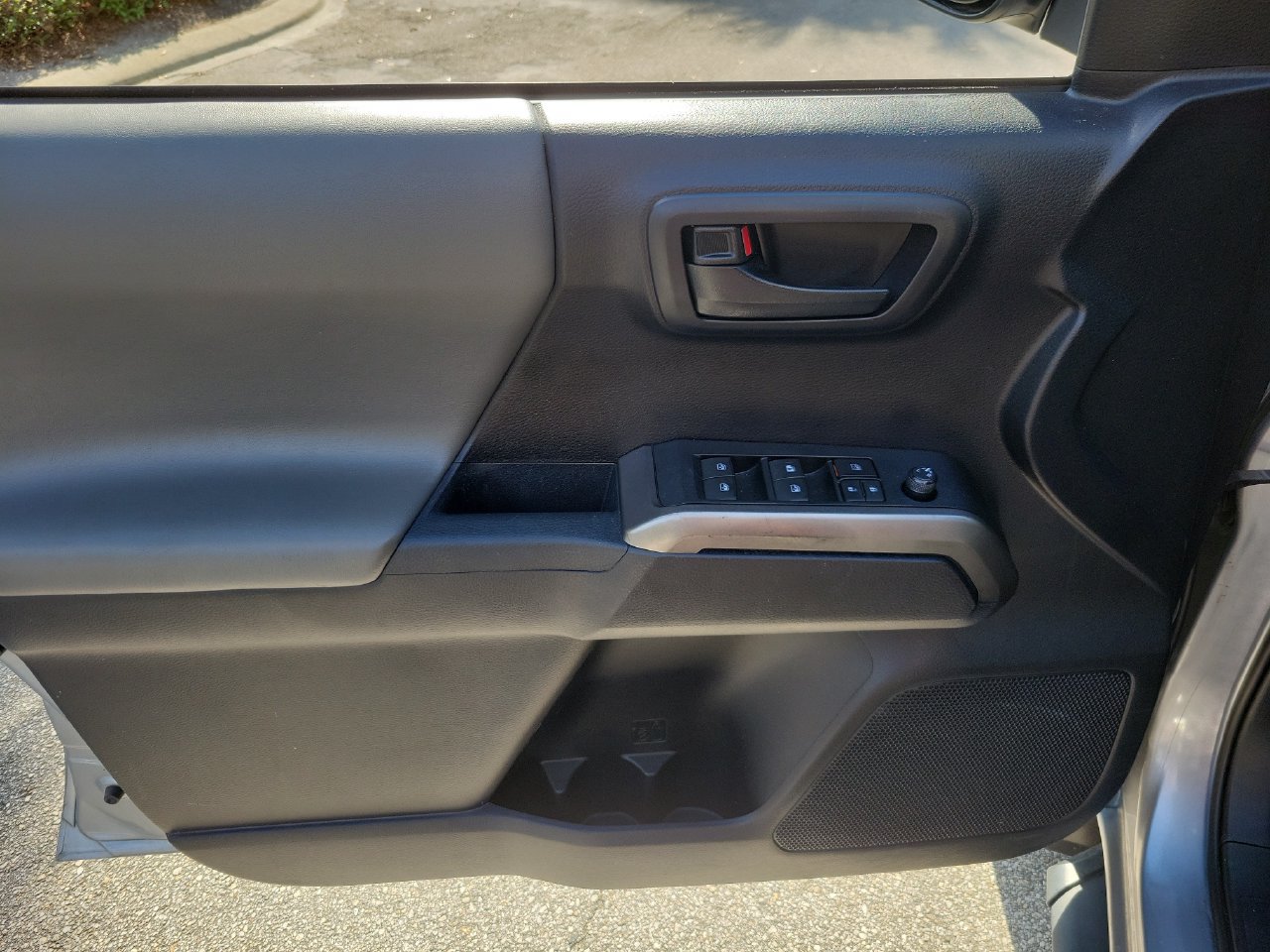 Used 2021 Toyota Tacoma SR5 RWD image 13