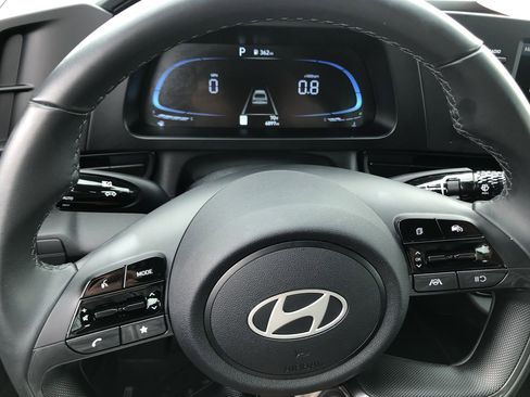 Used 2025 Hyundai Elantra Sport image 15