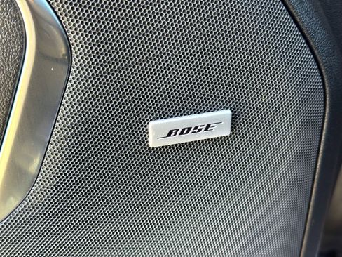 Used 2024 GMC Yukon XL SLT image 15