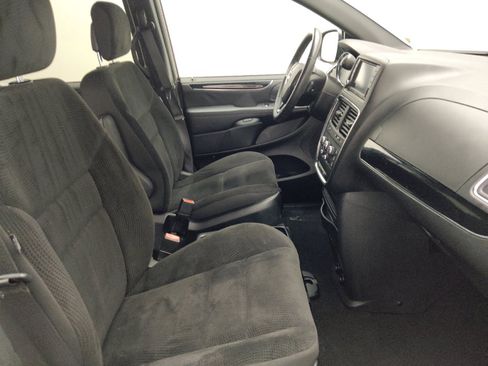 Used 2019 Dodge Grand Caravan SE FWD image 21