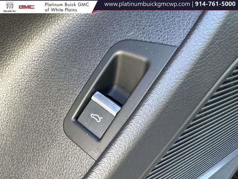 Used 2023 Audi Q8 Premium Plus image 23