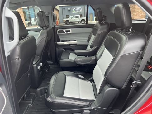 Used 2022 Ford Explorer XLT w/ Equipment Group 202A image 19
