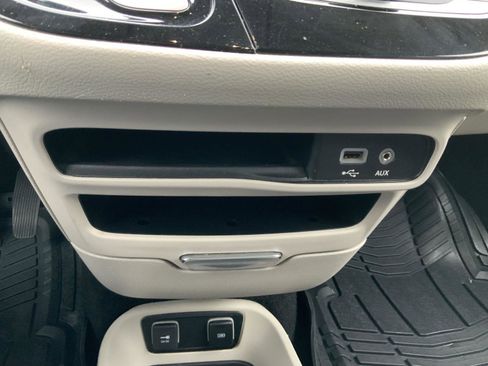 Used 2020 Chrysler Voyager Lxi image 42