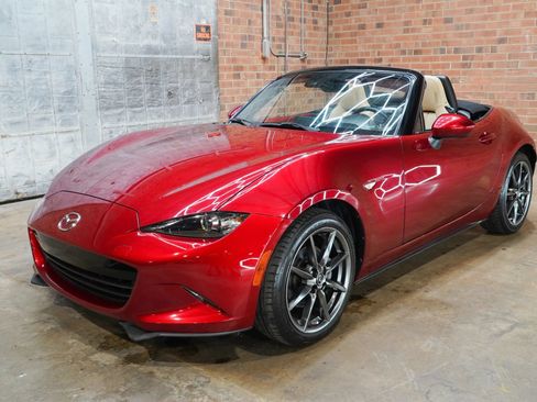 Used 2019 MAZDA MX-5 Miata Grand Touring RWD image 39