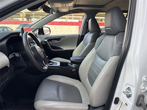 Used 2023 Toyota RAV4 Limited image 28